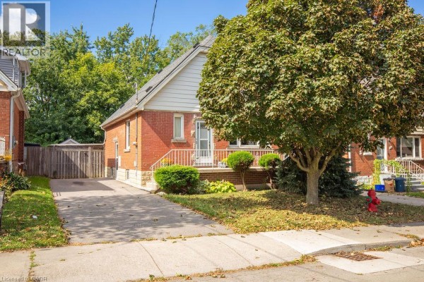2pc Bathroom - 296 East 21st Street, Hamilton, ON L8V2T9 Photo 4