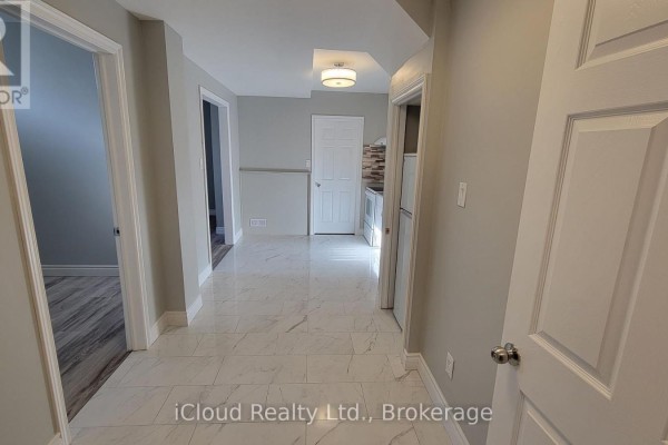 Laundry room - 296 Hickling Trail, Barrie, ON L4M5X9 Photo 4