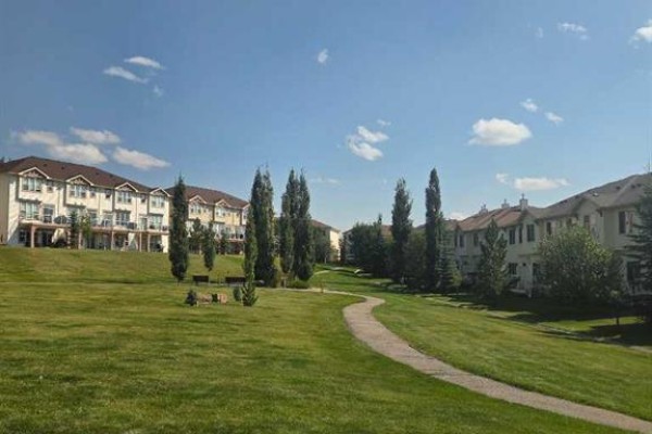 296 Sunset Point, Cochrane, AB, photo 3
