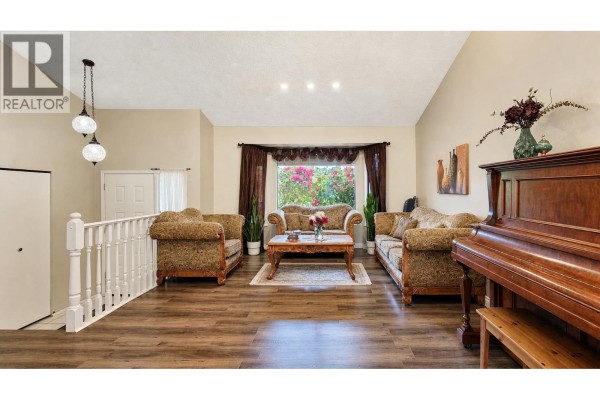 2961 Walton Avenue, Coquitlam, BC V3B6N1 Photo 3