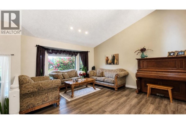 2961 Walton Avenue, Coquitlam, BC V3B6N1 Photo 5