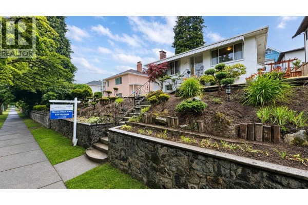 2965 E 8th Avenue, Vancouver, BC V5M1X2 Photo 4