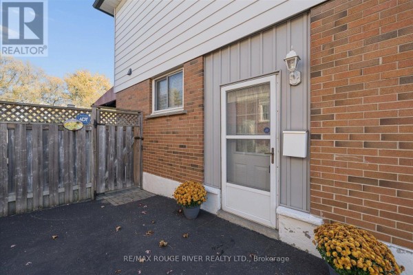 Bedroom 2 - 297 Durham Court, Oshawa, ON L1J5R5 Photo 4