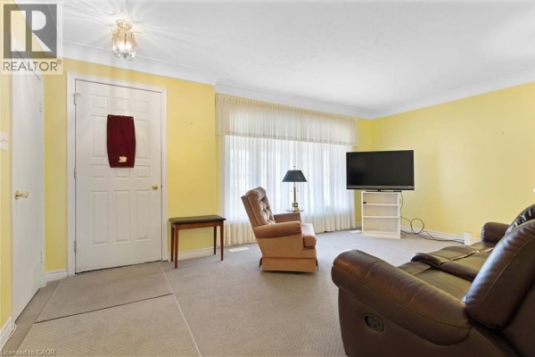 Family room - 297 Wilson Avenue, Kitchener, ON N2C1G9 Photo 5