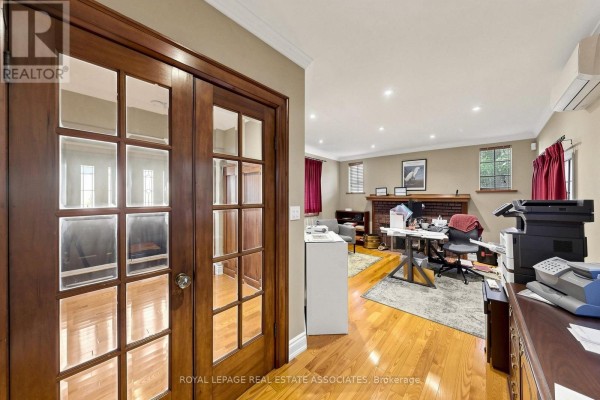 298 Lakeshore Road, Mississauga, ON L5G1H2 Photo 5