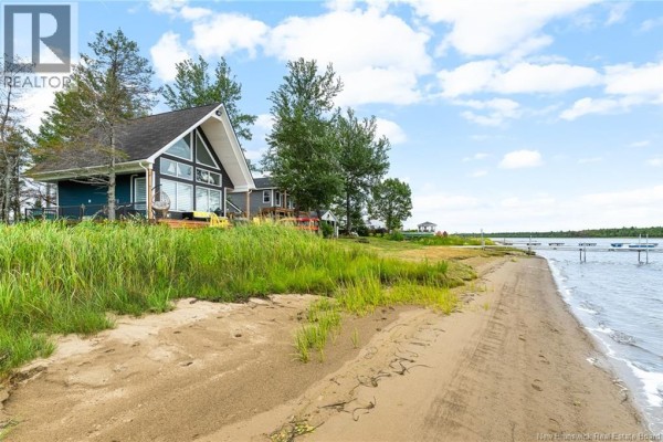 Living room - 298 Pointe Des Georges, Aldouane, NB E4W5H9 Photo 5