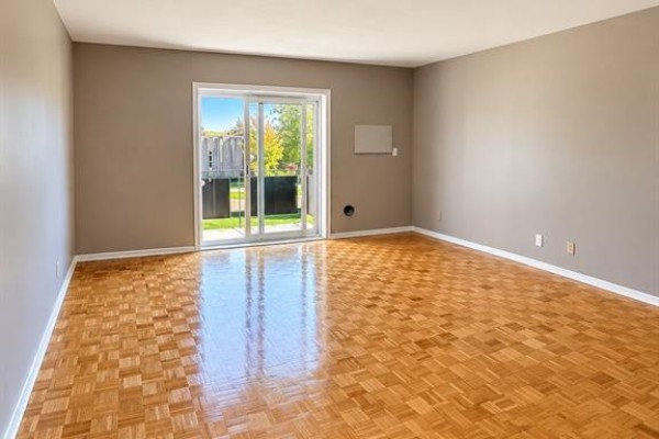 Living room - 2985 Mckay Avenue Unit# 207, Windsor, ON N9E2R1 Photo 4