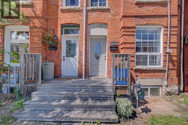 Primary Bedroom - 299 Bay Street N, Hamilton, ON L8L1M2 Photo 4