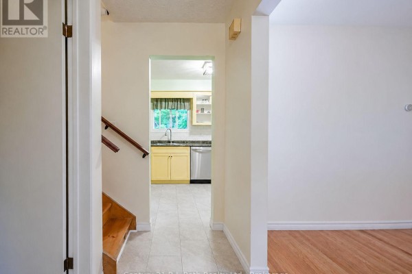Kitchen - 299 Bay Street, Orillia, ON L3V3X2 Photo 4