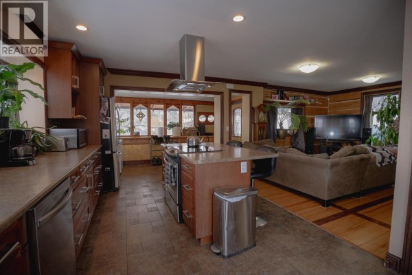 299 Seymour Street W, Kamloops, BC, photo 3