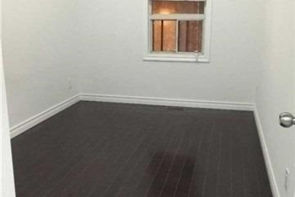 Kitchen - 2a - 1406 Queen Street W, Toronto, ON M6K1L9 Photo 2