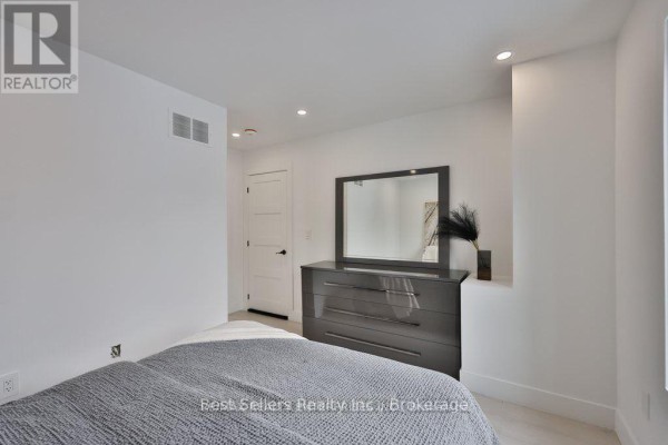 2a - 172 Royal York Road, Toronto, ON M8V2V4 Photo 5