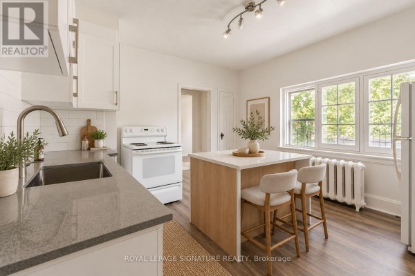 Kitchen - 2a - 388 Palmerston Boulevard, Toronto, ON M6G2N6 Photo 2