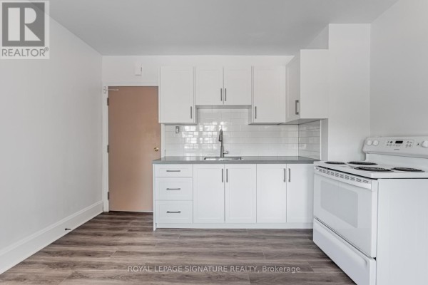 2a - 388 Palmerston Boulevard, Toronto, ON M6G2N6 Photo 3