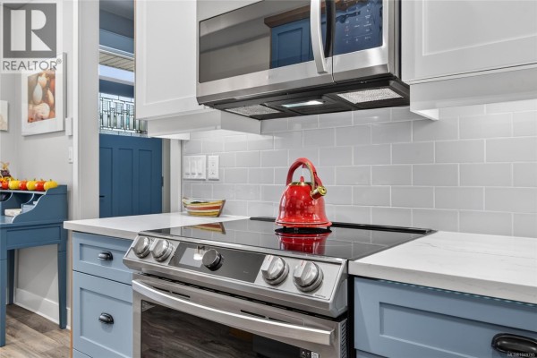 Kitchen - 2b 7250 West Saanich Rd, Central Saanich, BC V8M0A3 Photo 5
