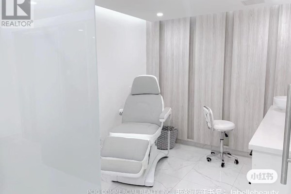 A treatment room with a chair, a stool, and a sink counter. - 2n - 26 Bellair Street, Toronto