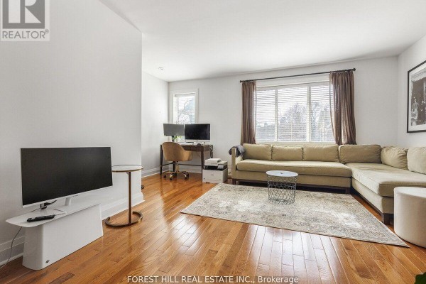 Primary Bedroom - 2nd & 3rd Floor - 14b Glenview Avenue, Toronto, ON M4R1P6 Photo 4