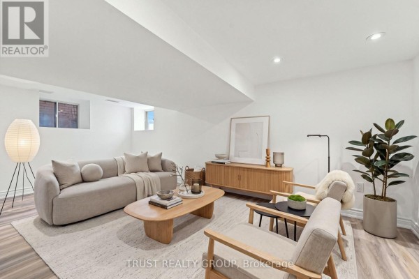 Bathroom - 2nd & 3rd Floor - 2279 Dundas Street W, Toronto, ON M6R1X6 Photo 4