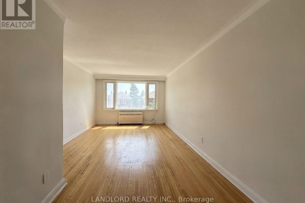 Kitchen - 2nd Fl - 82 Lanark Avenue, Toronto, ON M6E2G4 Photo 3
