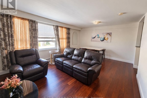 Kitchen - #1- 2nd Floor Front Apart - 2601 Eglinton Avenue W, Toronto, ON M6M1T3 Photo 3