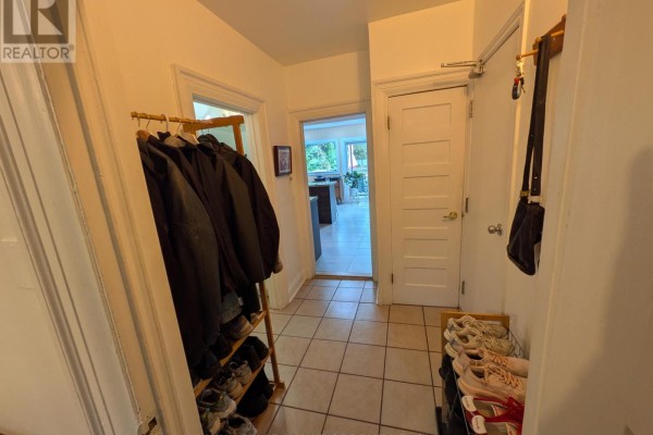2nd Floor Unit - 255 Indian Road, Toronto, ON M6R2X3 Photo 4