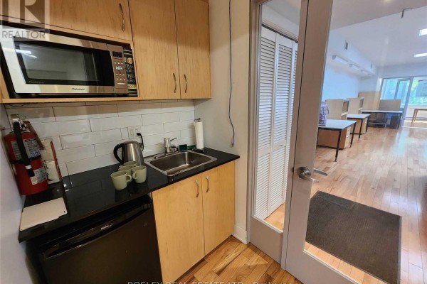 2nd Flr - 1052 Queen Street W, Toronto, ON M6J1H7 Photo 2