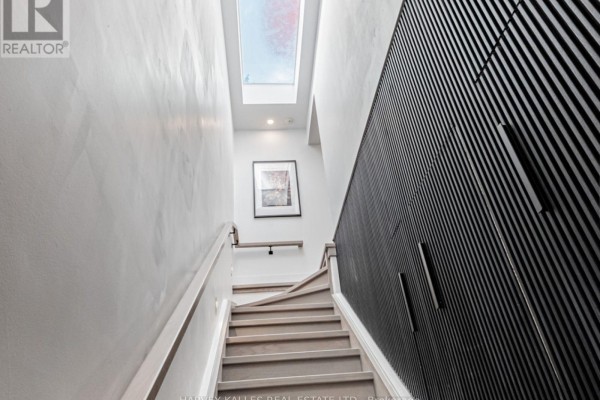 20 Leslie Garden Lane, Toronto, ON, photo 2