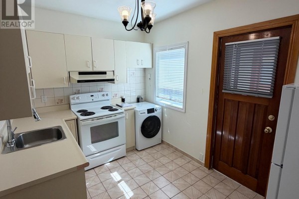 2nd Flr - 455 B Danforth Avenue, Toronto, ON M4K1P1 Photo 2