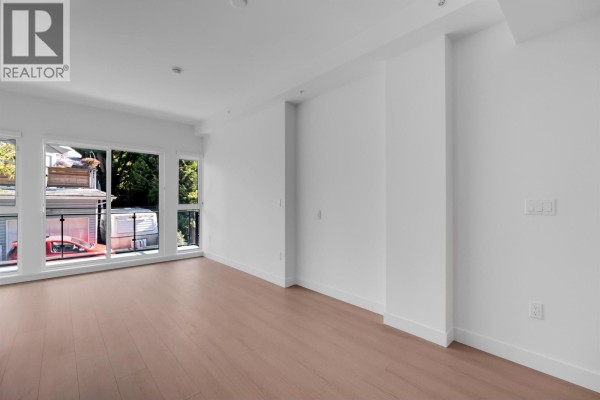 2xx 422 E 3rd Street, North Vancouver, BC, photo 3