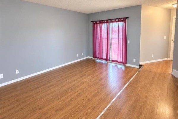 Bedroom - 3, 1702 35 Street Se, Calgary, AB T2A1B5 Photo 5