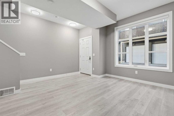 Living room - 3, 1930 26a Street Sw, Calgary, AB T3E2B7 Photo 5