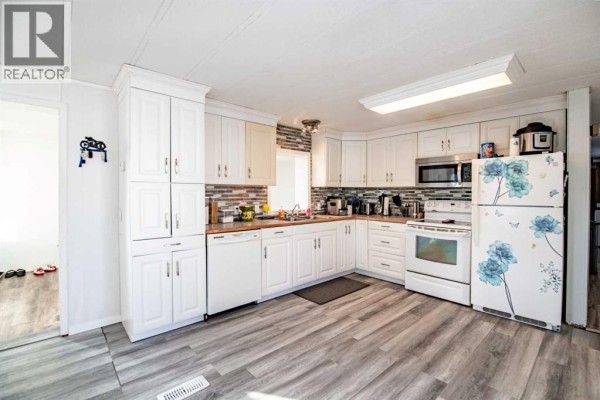 Foyer - 3, 5344 76 Street, Red Deer, AB T4P2A6 Photo 5