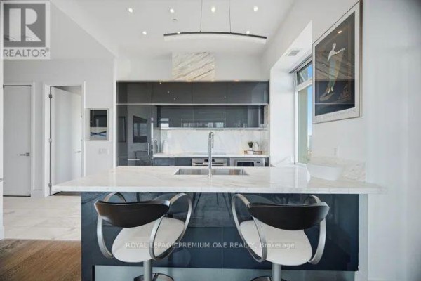 Foyer - 1903 - 111 St Clair Avenue W, Toronto, ON M4V1N5 Photo 5