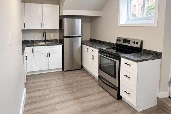 3 - 118 Pine Lawn Avenue, London East