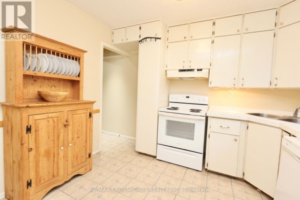 Bedroom 3 - 118 Wales Avenue, Markham, ON L3P3K2 Photo 5