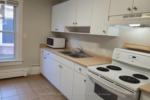 Kitchen - 3 - 13-15 Midland Street, St  Catharines, ON L2R2V7 Photo 3