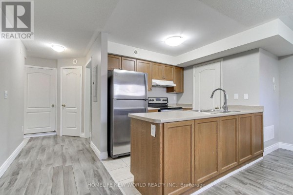 Kitchen - 3 - 133 Isaac Devins Boulevard, Toronto, ON M9M0C4 Photo 3