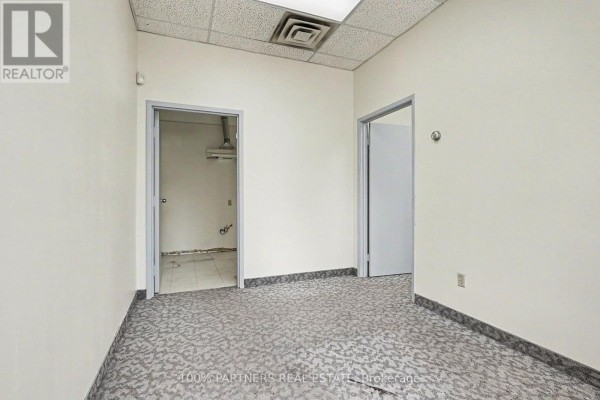 3 - 145 Konrad Crescent, Markham, ON L3R9T9 Photo 5