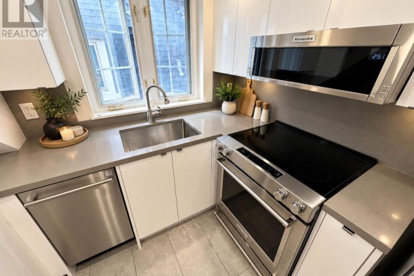 Kitchen - #3 - 1496 King Street W, Toronto, ON M6K1J3 Photo 3