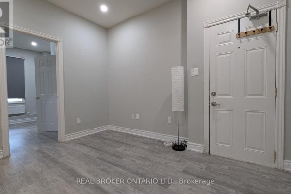 3 - 157 Main Street, Toronto, ON M4E2Z5 Photo 2