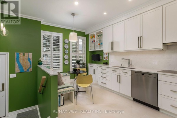 3 - 175 Grand Avenue, Toronto, ON, photo 3