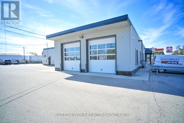 3 - 176 Metcalfe Street E, Strathroy Caradoc, ON N7G1P6 Photo 2