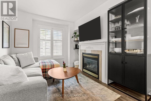Kitchen - 3 - 19 Thirtieth Street, Toronto, ON M8W3B7 Photo 3