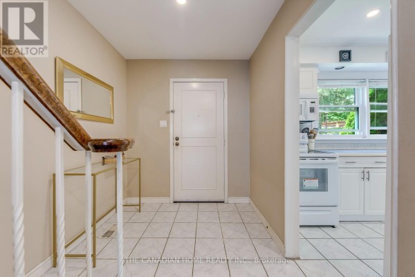 Kitchen - 3 - 2226 Upper Middle Road, Burlington, ON L7P2Z9 Photo 4