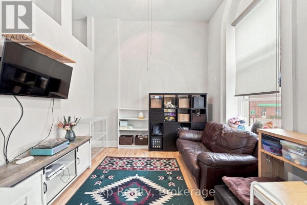 Living room - 3 - 24 Wellington Street, Stratford, ON N5A2L2 Photo 4