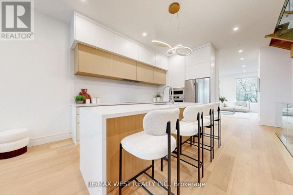 Dining room - 3 - 2639r Dundas Street W, Toronto, ON M6P1X9 Photo 4