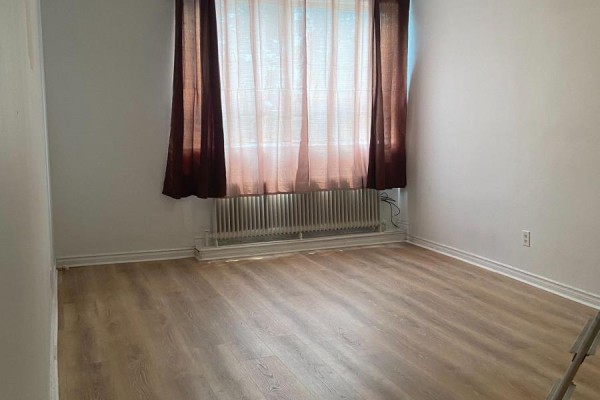 3 - 2881 Lawrence Avenue E, Toronto, ON M1P2S9 Photo 4