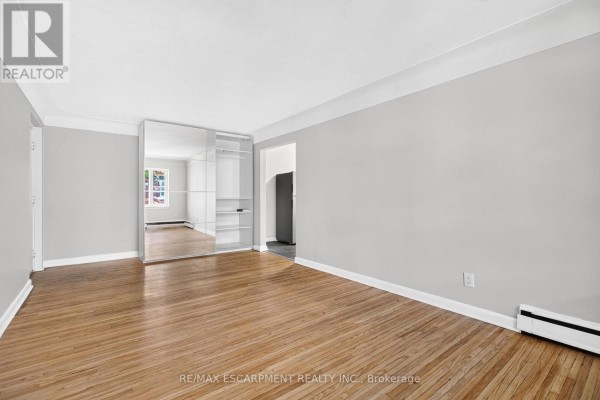 Dining room - 3 - 3 Applewood Avenue, Hamilton, ON L8G3S4 Photo 5