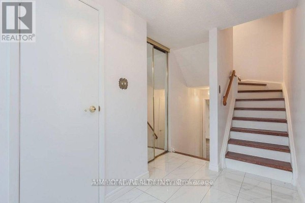 Family room - 3 - 30 Chichester Place, Toronto, ON M1T3S5 Photo 2