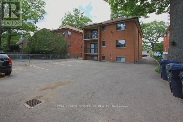 Dining room - 3 - 31 Marina Avenue, Toronto, ON M8W1K4 Photo 3